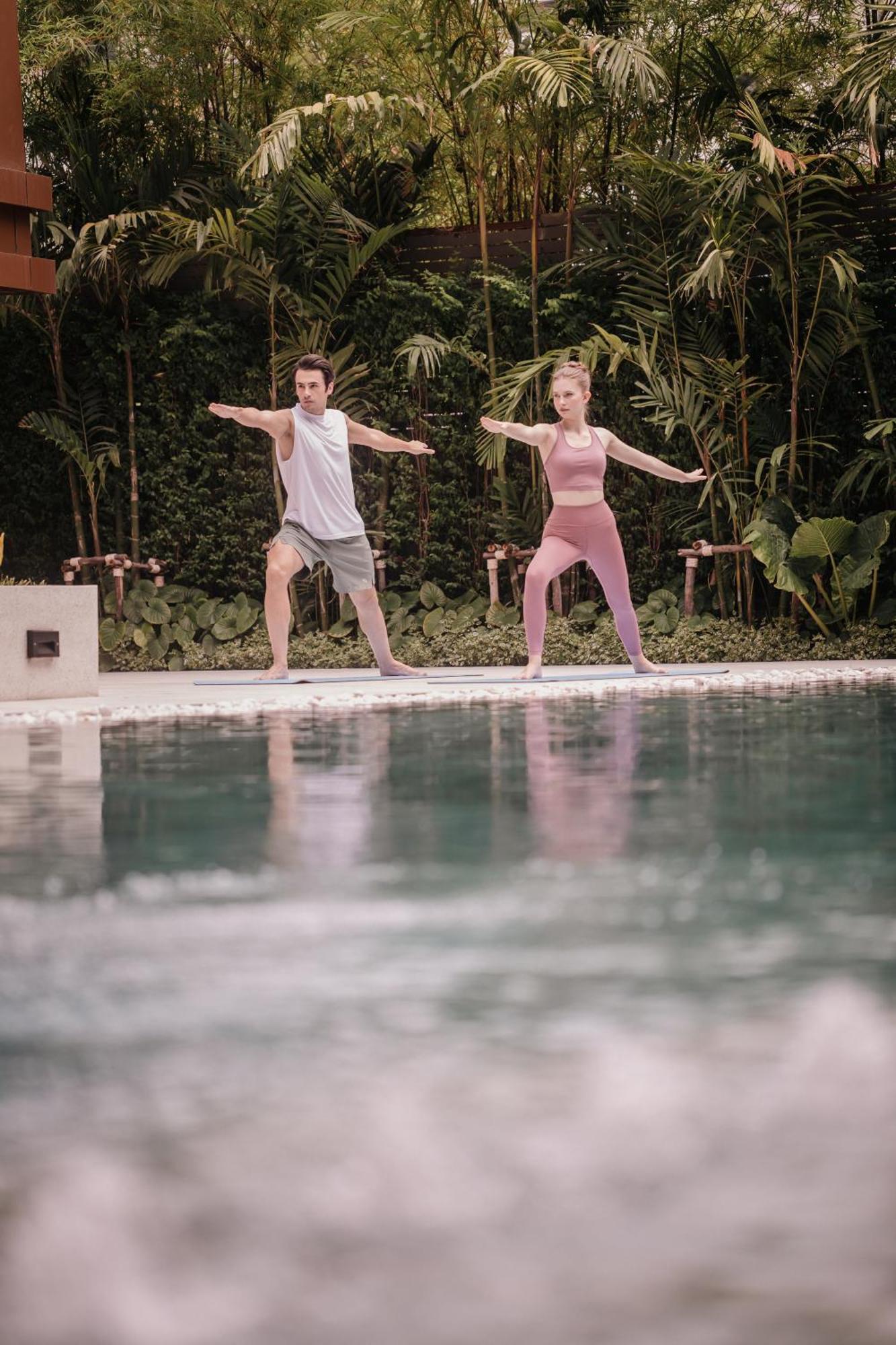 Nysa Hotel Bangkok Sukhumvit 11 Экстерьер фото A couple practicing yoga